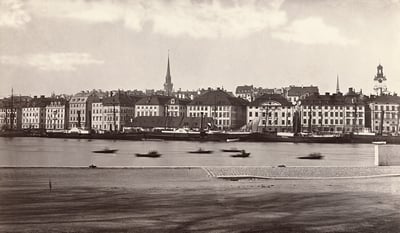 Pigan Jäderbom stämmer "oäktingens" far – straffas för "köttslig beblandelse"