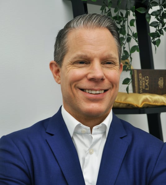 Jon B inne SRl i bakgrunden, cropped