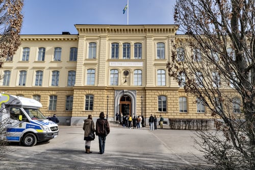 18-åring får livstids fängelse efter lärarmord