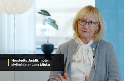 ”Ingenting är sig likt” – Norstedts Juridik och Eva-Maj Mühlenbock möter civilminister Lena Micko om året som gått.