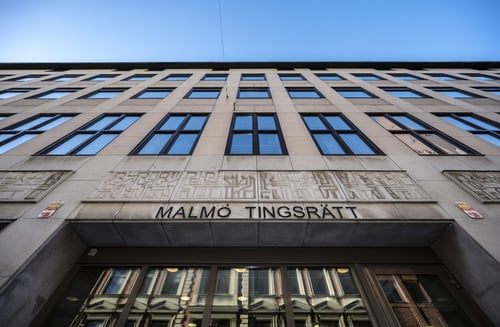 Knivhögg kvinna på hotell – döms till 16 års fängelse och livstids utvisning.