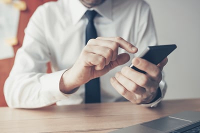 Bankman döms för rasistiska SMS efter misslyckad jobbintervju