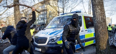 Fängelse och utvisning för påskkravallerna