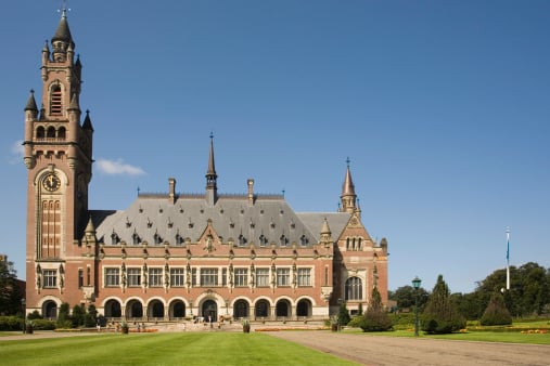 Bild på Fredspalatset i Haag, Nederländerna. som inhyser Haagakademin för internationell rätt