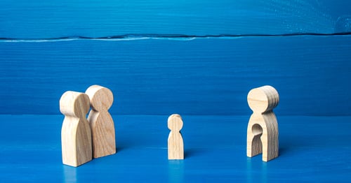 Surrogatmoderskap – ett rättsligt dilemma och ”haltande föräldraskap”